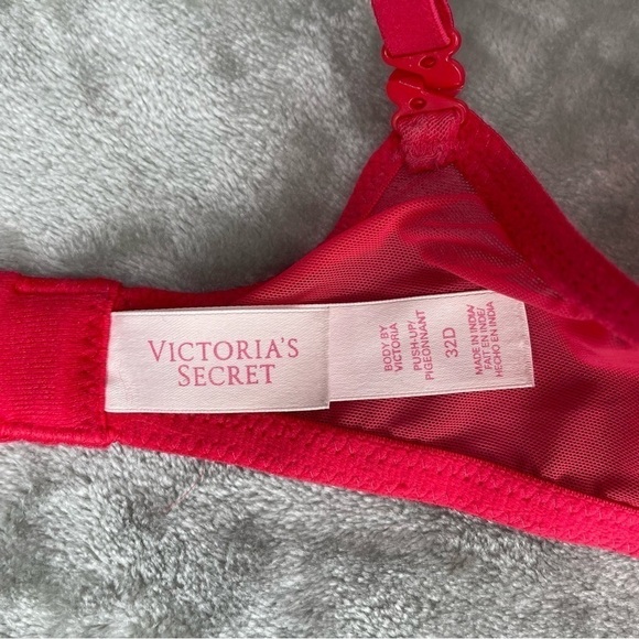 Victoria's Secret Body by Victoria Push-Up Bra Red Lace Padded Size 32D - Picture 6 of 7